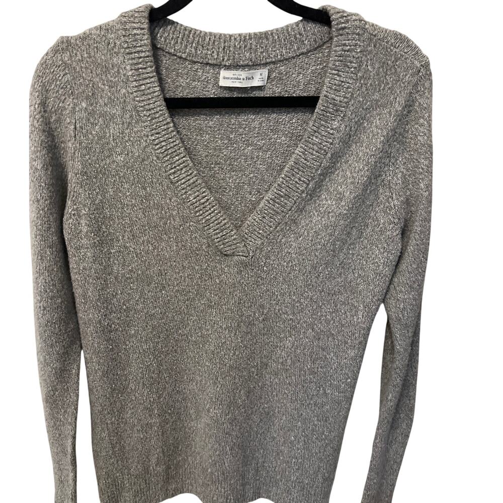 Abercrombie & Fitch Pullover V Neck Soft Sweater Women's Size Medium Preppy Cozy